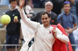 爱游戏体育-费德勒在DWG比赛中战术调整，出色防守引发热议！的简单介绍