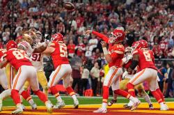 爱游戏体育-关于蒂姆回归赛场，精彩发挥首场状态亮眼，曼联观众沸腾！的信息