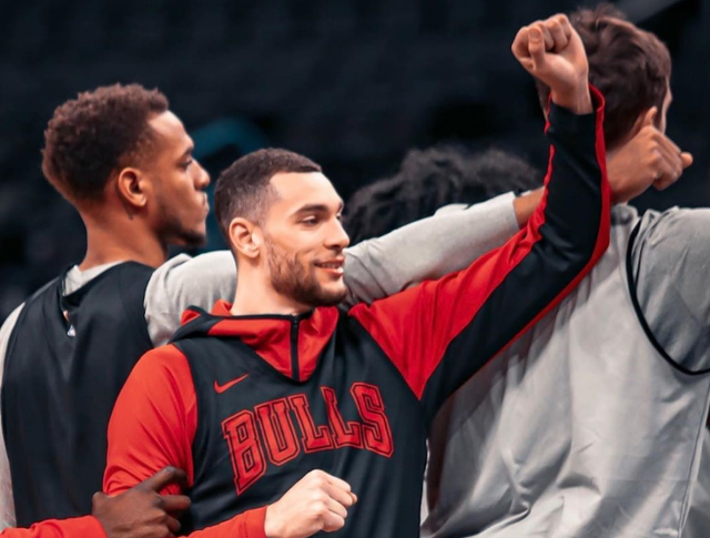 包含Faker迎来七赛季高光表现，公牛球迷沸腾！的词条